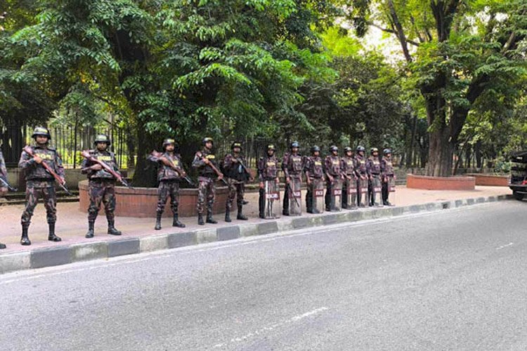 আইনশৃঙ্খলা পরিস্থিতি স্বাভাবিক রাখতে ঢাকা ও চট্টগ্রামে ১০ প্লাটুন বিজিবি মোতায়েন