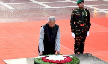 শহিদ বুদ্ধিজীবীদের প্রতি প্রধান উপদেষ্টার শ্রদ্ধা নিবেদন