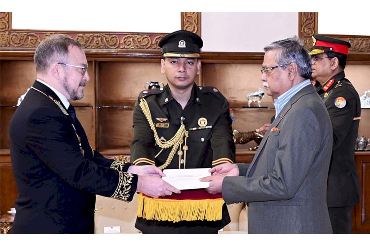 বাংলাদেশ থেকে আরো জনশক্তি নিয়োগ, ভিসা সহজ করতে রাশিয়ার প্রতি আহ্বান রাষ্ট্রপতির