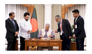 গণঅভ্যুত্থানে নারীদের অংশগ্রহণের স্মারক ডাকটিকিট অবমুক্ত করলেন প্রধান উপদেষ্টা