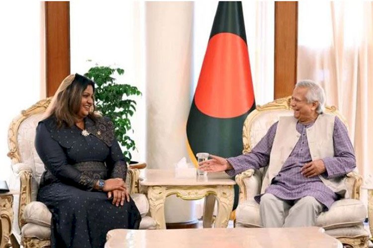 মালদ্বীপে বসবাসরত বৈধ কাগজপত্রহীন বাংলাদেশিদের নিয়মিতকরণের আহ্বান জানালেন প্রধান উপদেষ্টা