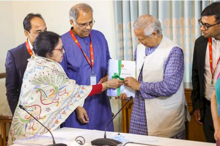 গণমাধ্যম সংস্কার কমিশনের কিছু প্রস্তাব দ্রুত বাস্তবায়নের উদ্যোগ নেয়া হবে : প্রধান উপদেষ্টা