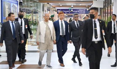 মালয়েশিয়ার উদ্দেশে ঢাকা ছেড়েছেন প্রধান উপদেষ্টা