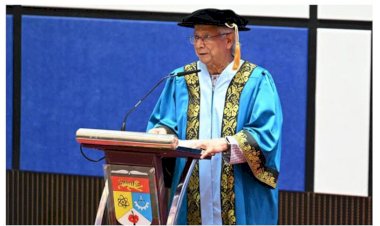 গণতন্ত্রকে শক্তিশালী করতে এবং জনগণের হাতে ক্ষমতা হস্তান্তরে আমরা প্রতিশ্রুতিবদ্ধ: প্রধান উপদেষ্টা