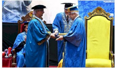 ইউকেএম থেকে সম্মানসূচক ডক্টরেট ডিগ্রি পেলেন প্রফেসর ইউনূস