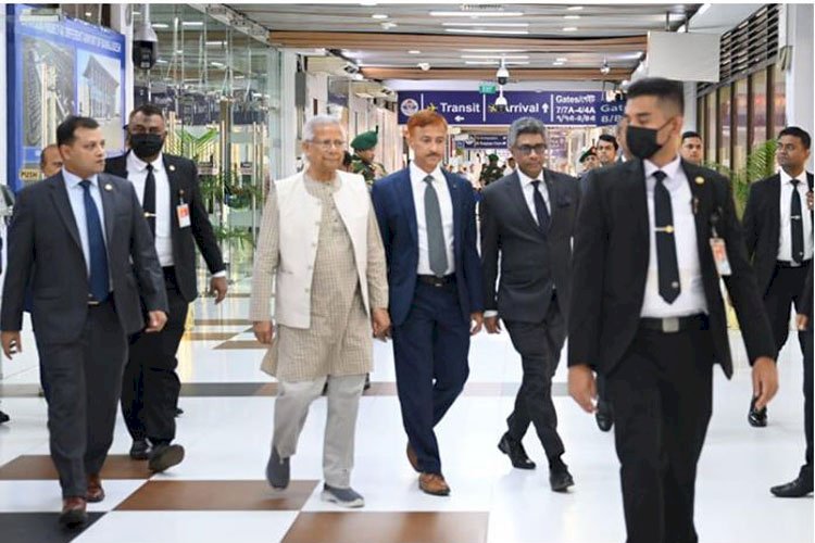 মালয়েশিয়ার উদ্দেশে ঢাকা ছেড়েছেন প্রধান উপদেষ্টা