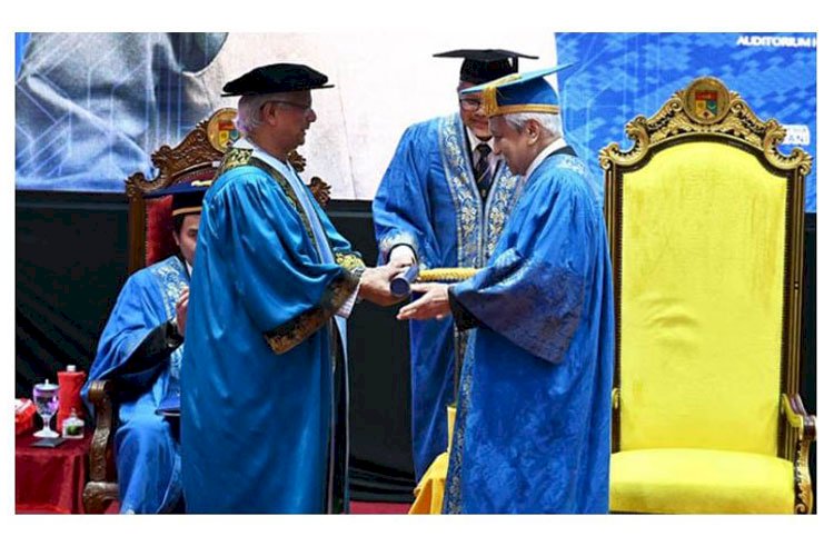 ইউকেএম থেকে সম্মানসূচক ডক্টরেট ডিগ্রি পেলেন প্রফেসর ইউনূস